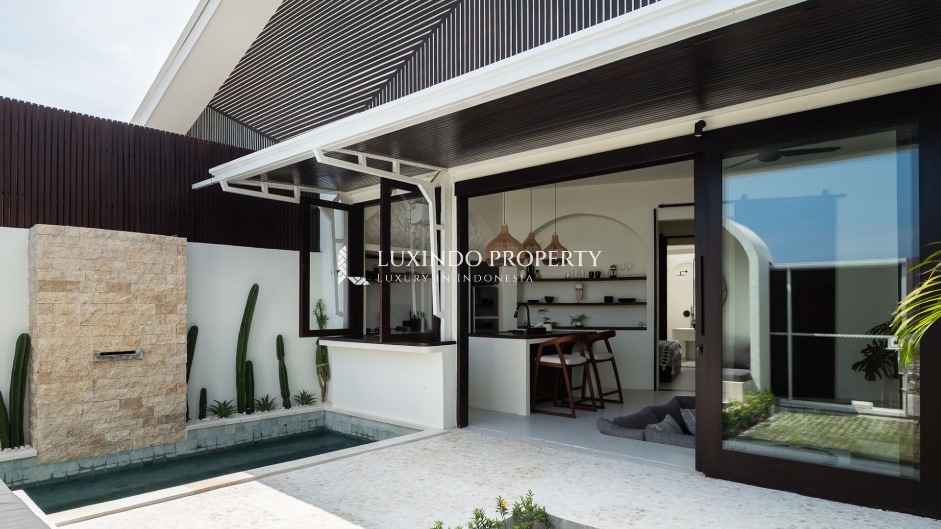 CEMAGI - MODERN ONE BEDROOM PRIVATE POOL VILLA WALKING DISTANCE TO THE BEACH (LHV952)